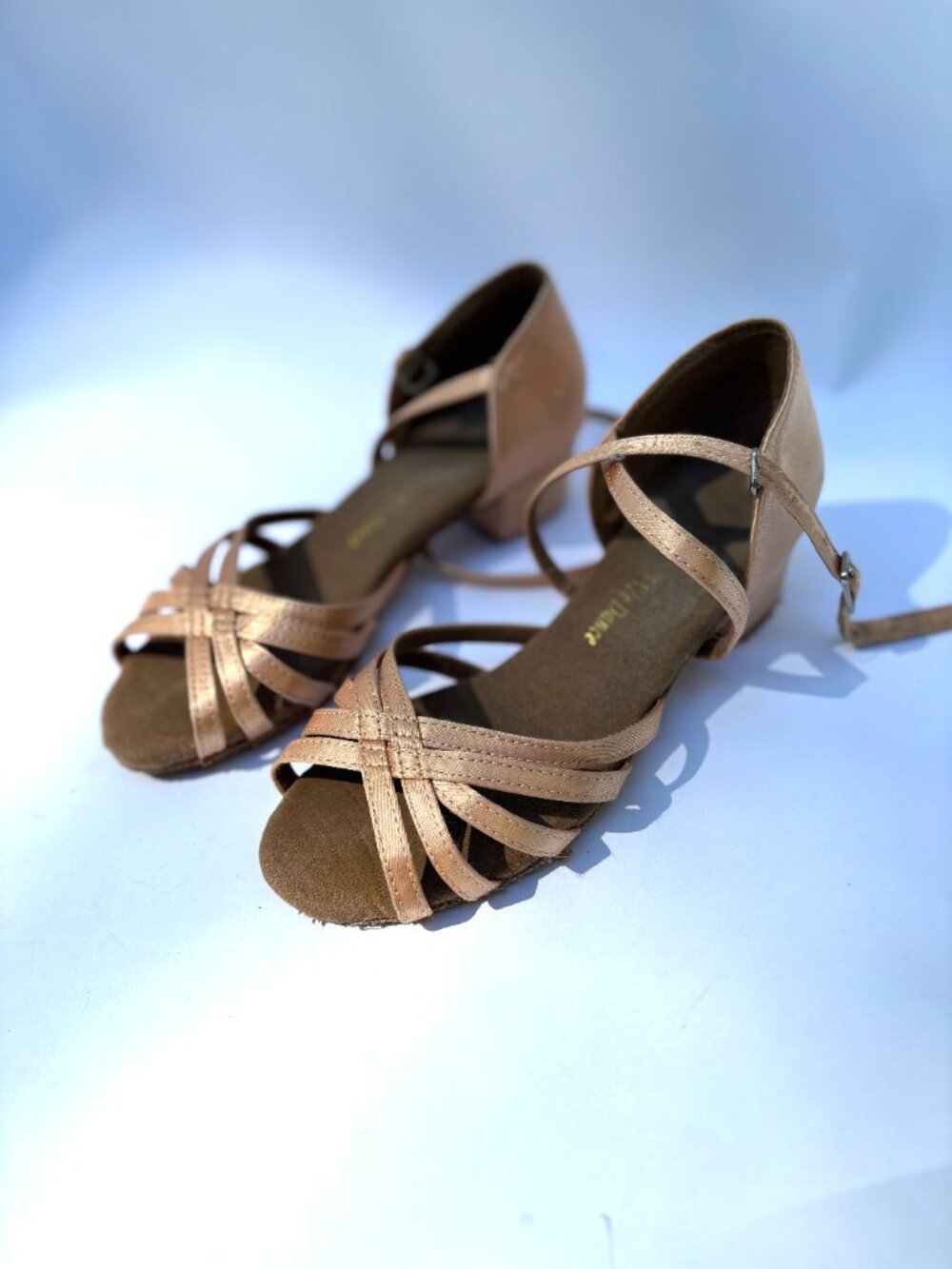 Latin Ballroom Shoes, Tan, LITTLE KIDS SIZE 2.5, 1 inch heal. EXCELLENT Cond. - Picture 8 of 8